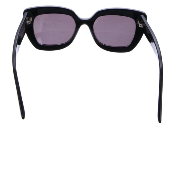 Chic Black Sunglasses by Balenciaga - Picture 3 of 3